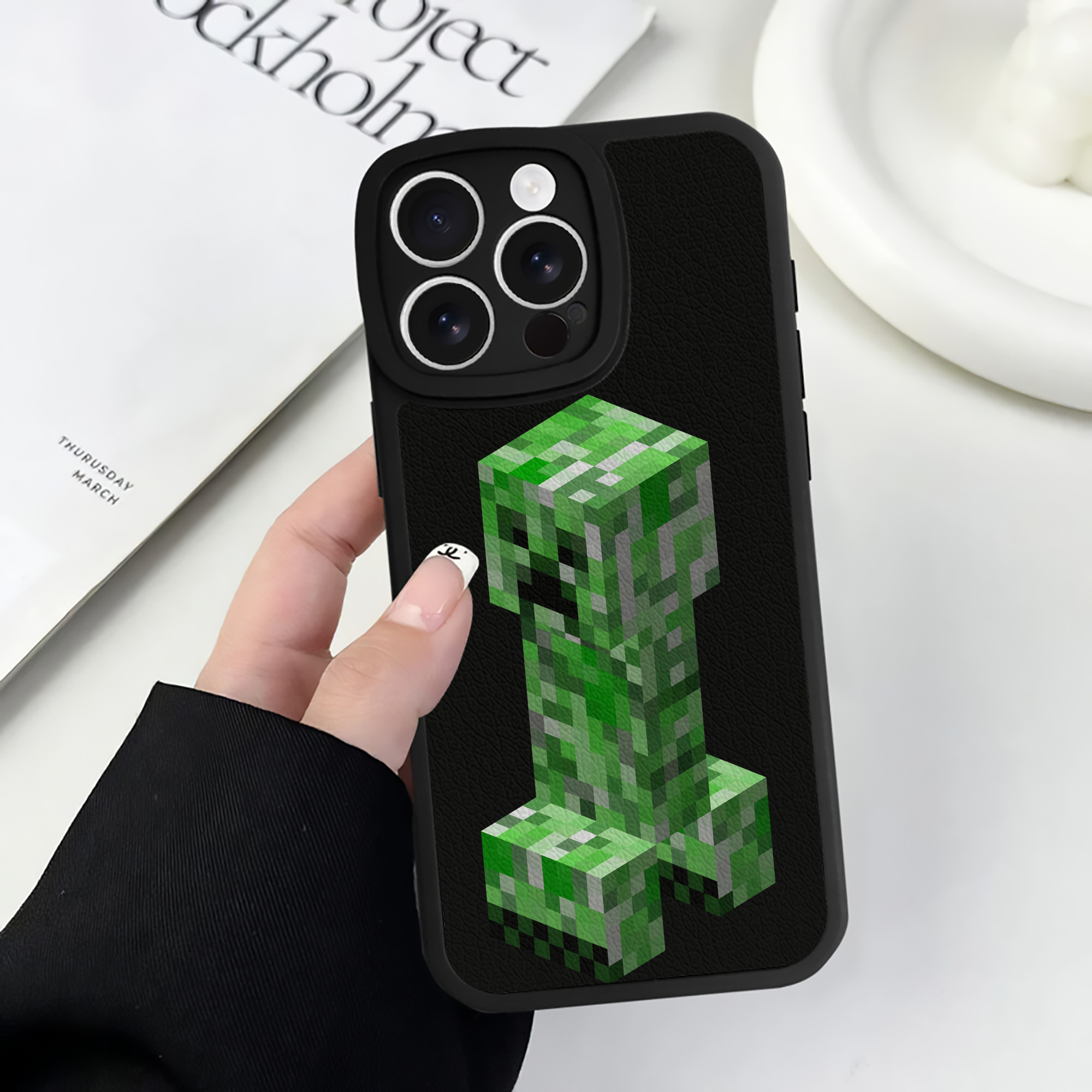 （画像用） マインクラフト ブロックの世界 Minecraft MC Block world 【iPhone 16シリーズ対応】シリコンスマホケース（レザー調） 材質：シリコン